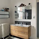 Maison De Maitre Dans Un Village A La Campagne *