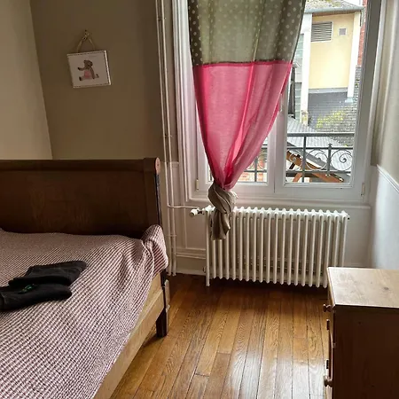 Villa Maison De Maître Dans Un Village à La Campagne *