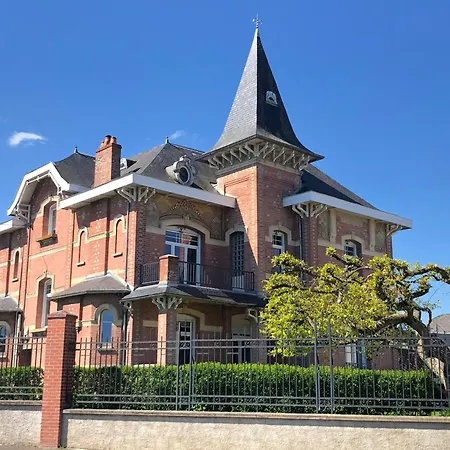Maison De Maitre Dans Un Village A La Campagne * Origny-en-Thierache